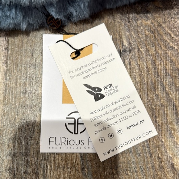 Furious Fur| Bunny Hop Pom Hat - Picture 3 of 6